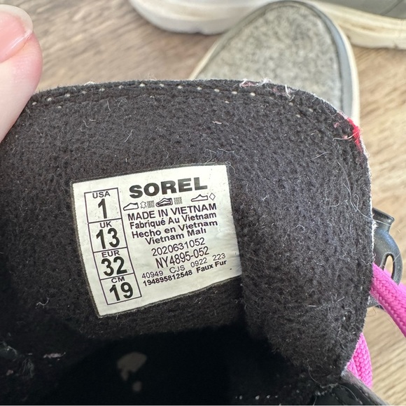SOREL Youth Whitney II Joan Lace Boots - Felt Fabric and Colorful Laces - Picture 11 of 13